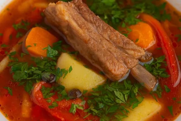 Юшка на ребрах з овочами