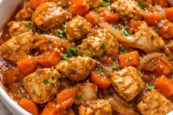 Індичка (або куряче філе) тушкована з овочами у томатно-соєвому соусі